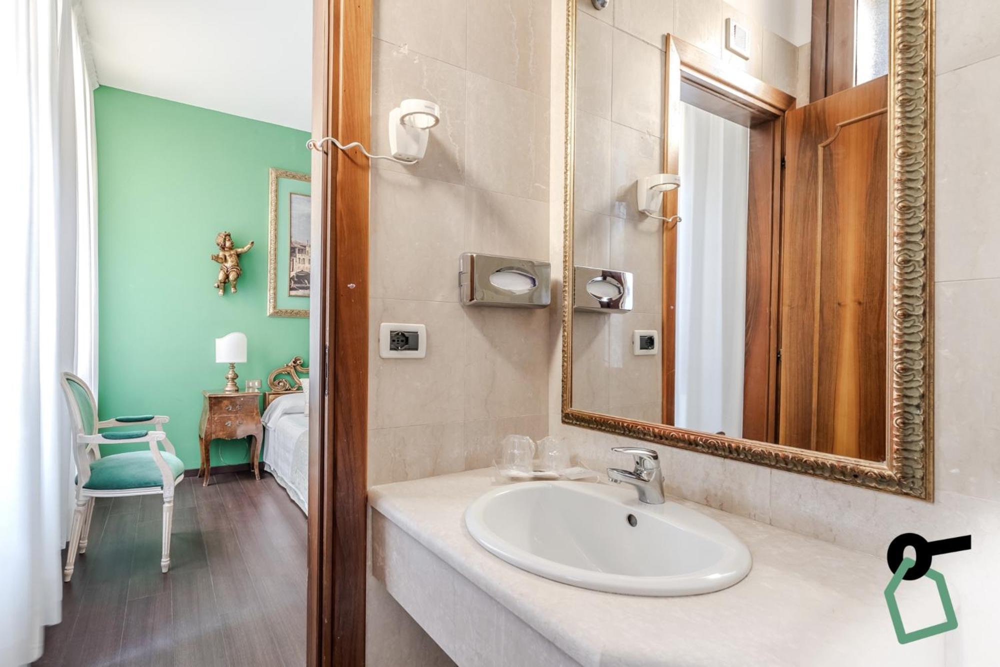 Hotiday Room Collection - Venezia Santa Lucia Экстерьер фото