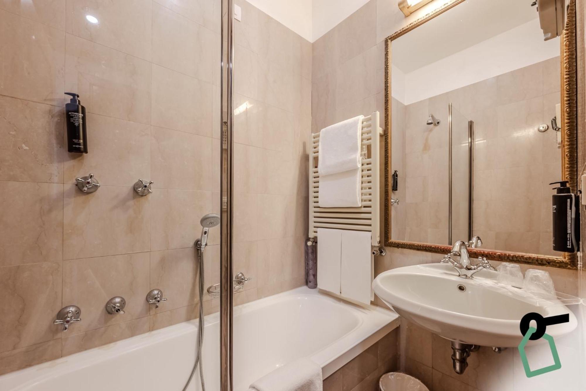 Hotiday Room Collection - Venezia Santa Lucia Экстерьер фото